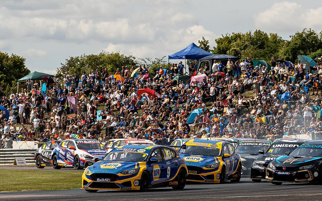 REMARKABLE THRUXTON WEEKEND FOR MOUNTUNE-POWERED NAPA RACING UK 