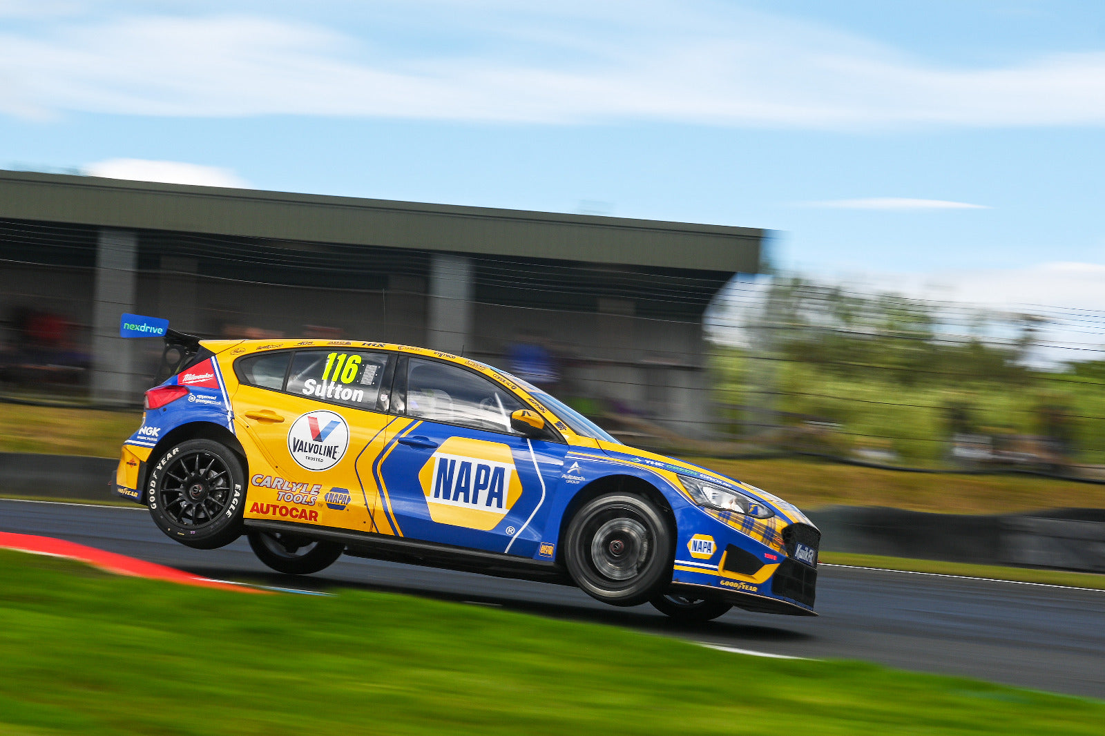 WET, DRY AND DRAMATIC AT KNOCKHILL